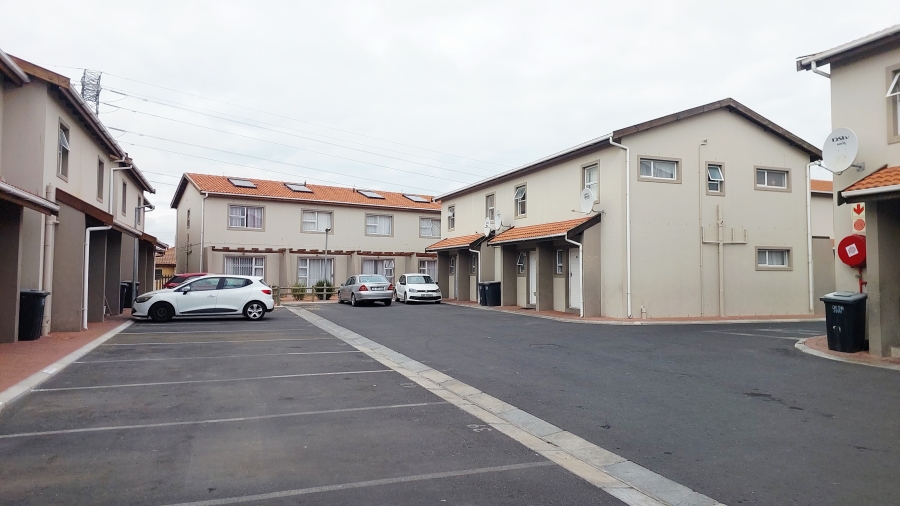 2 Bedroom Property for Sale in Stratford Green Western Cape